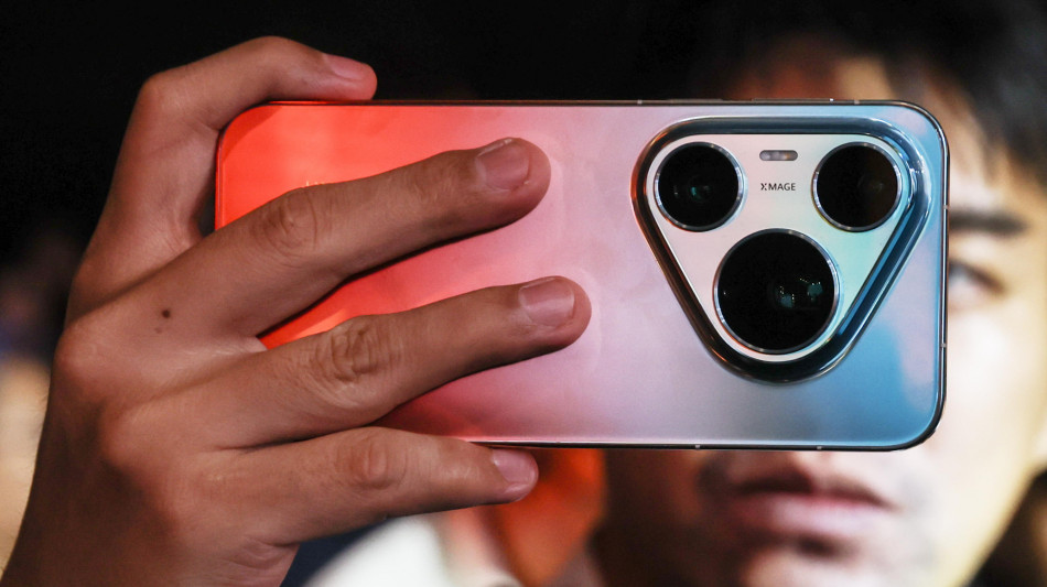 Von der Leyen, 'divieto dei social per i minori di 13 anni'