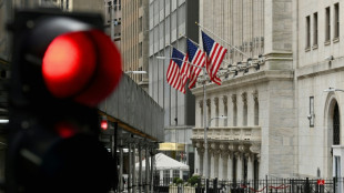 Wall Street cl&ocirc;t en petite forme la derni&egrave;re s&eacute;ance d'un mois volatil