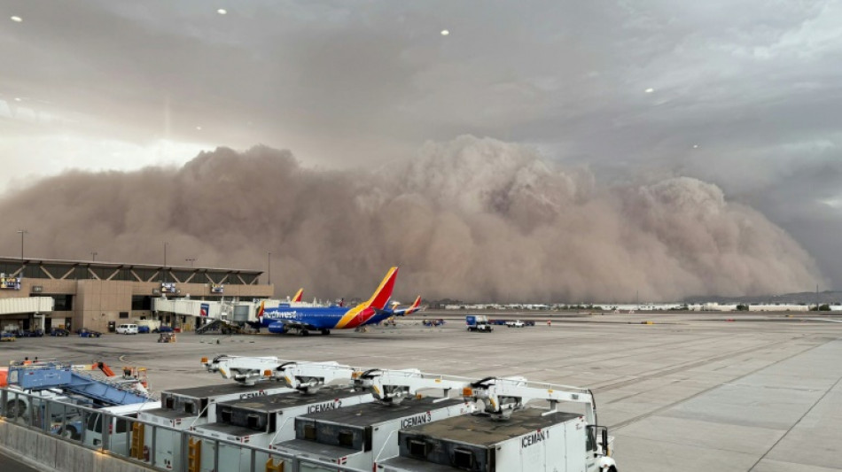 Cielo de ciencia ficci&oacute;n: "Haboob" sumerge a Phoenix en la oscuridad