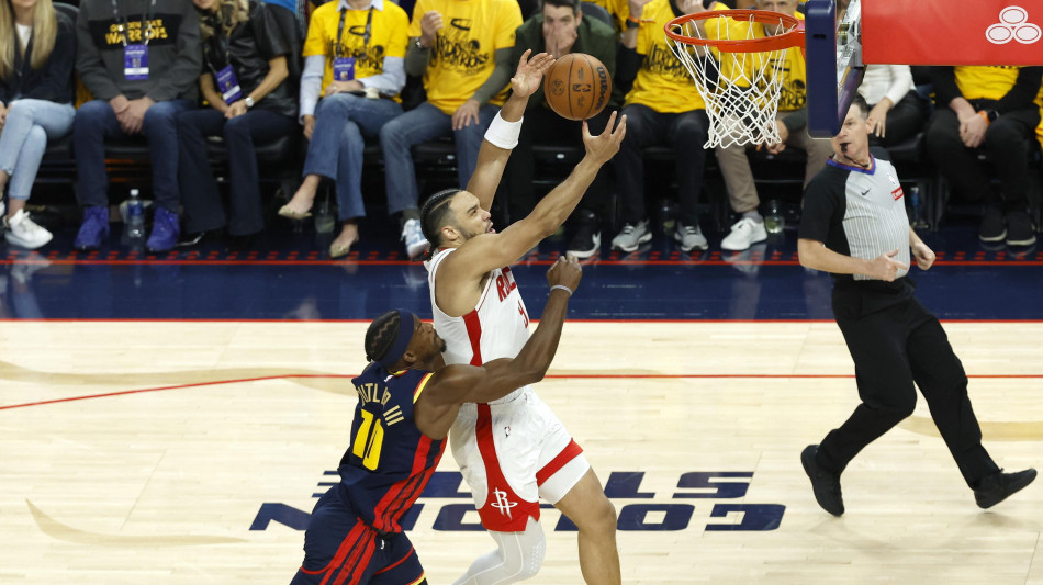 Playoff Nba: Cleveland vola, Golden State vince gara 4