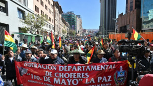 Milhares de motoristas protestam na Bol&iacute;via por escassez de combust&iacute;veis e d&oacute;lares