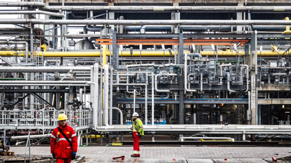 Il prezzo del petrolio in altalena, Wti a 75,40 dollari