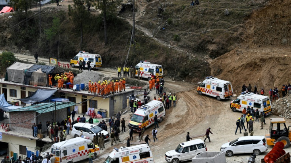 Tunnel effondr&eacute; en Inde: les secours pr&egrave;s d'extraire les 41 ouvriers bloqu&eacute;s