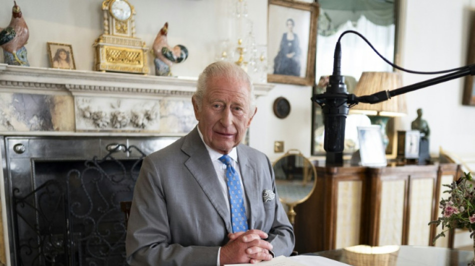 Charles III recorda o custo dos conflitos no 80º aniversário do fim da Segunda Guerra Mundial