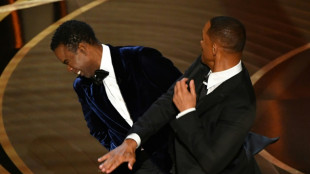 Will Smith pide disculpas a Chris Rock por haberlo agredido en los &Oacute;scar
