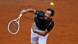 Medvedev e Tsitsipas avan&ccedil;am no Masters 1000 de Madri
