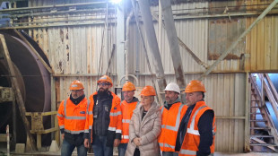 Operai Eurallumina scendono dal silo dopo 12 giorni