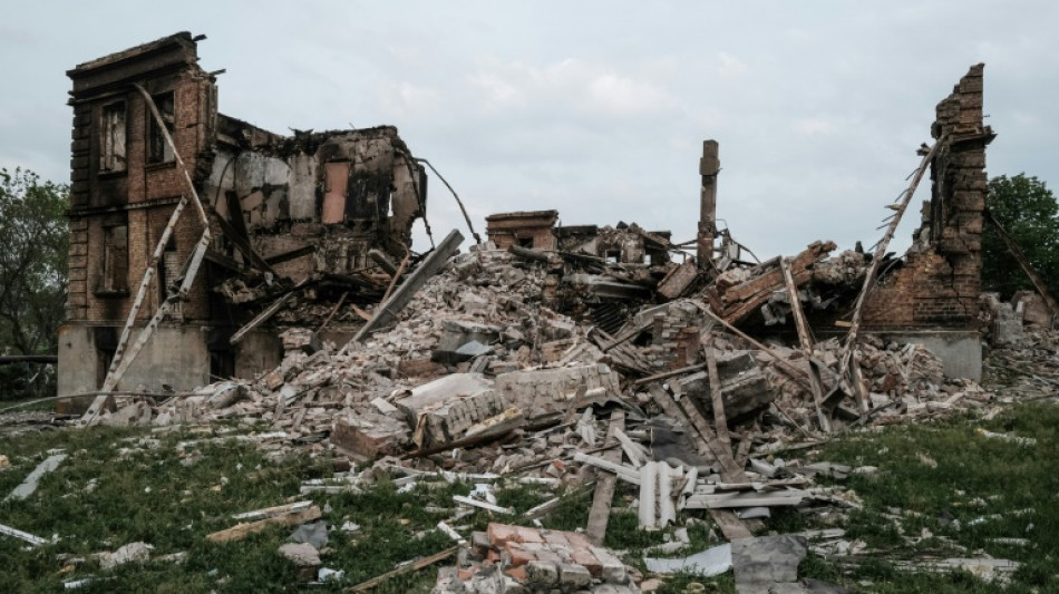 Ruinas humeantes y civiles abandonados en Bilogorivka, corazón de la batalla por el Donbás 