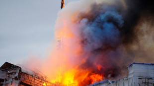 Espectacular incendio en el edificio de la Bolsa de Copenhague