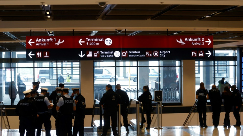 Feuerwerksbatterie in Gep&auml;ck von Reisender alarmiert Zoll an Berliner Flughafen