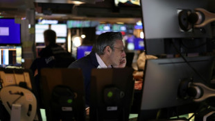 Wall Street &eacute;volue en petite hausse, esp&egrave;re des surtaxes douani&egrave;res all&eacute;g&eacute;es sur le secteur automobile