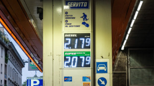 Prezzo petrolio in calo, Wti scambiato a 83,17 dollari