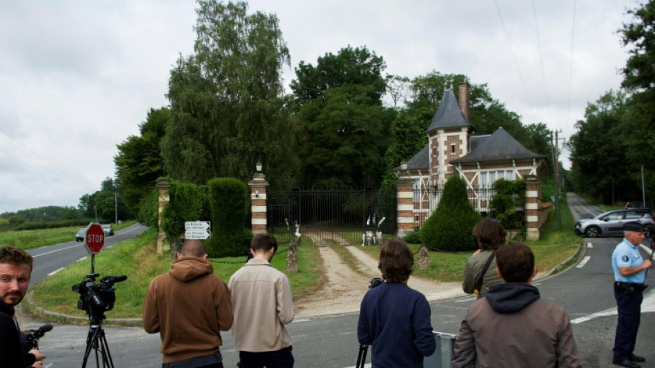 A Douchy, o&ugrave; Alain Delon s'est &eacute;teint, on pleure un voisin "pas comme les autres"