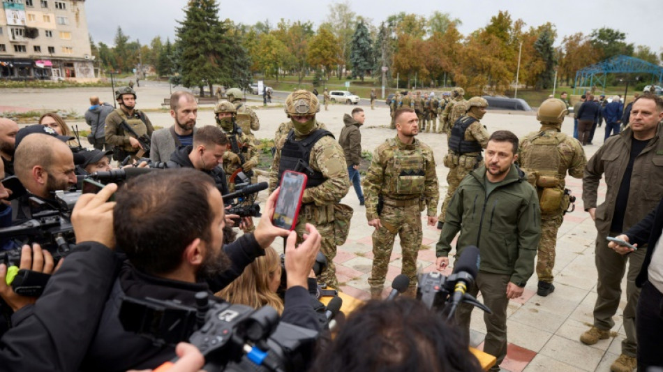 Zelenski promete la "victoria" de Ucrania durante su visita a la regi&oacute;n liberada de J&aacute;rkov