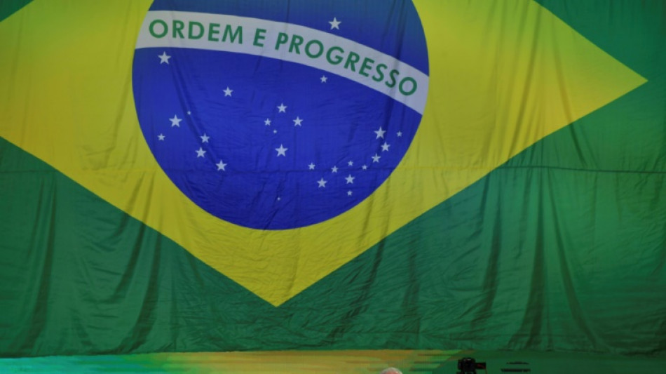 Lula se lanza a la presidencia para "reconstruir" Brasil 