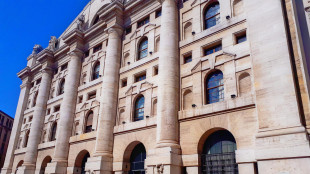 Borsa: Milano riduce il rialzo (+0,85%), sprint di Azimut e Tim