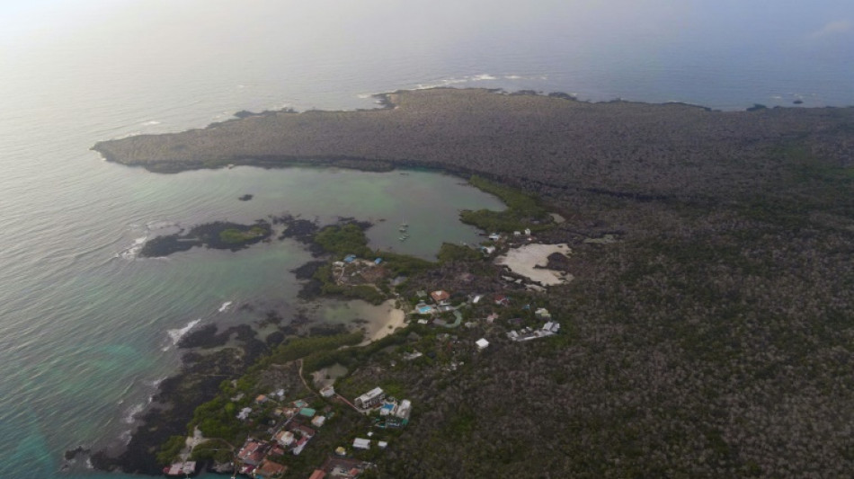 Embarcaci&oacute;n que transportaba di&eacute;sel se hundi&oacute; en islas ecuatorianas de Gal&aacute;pagos