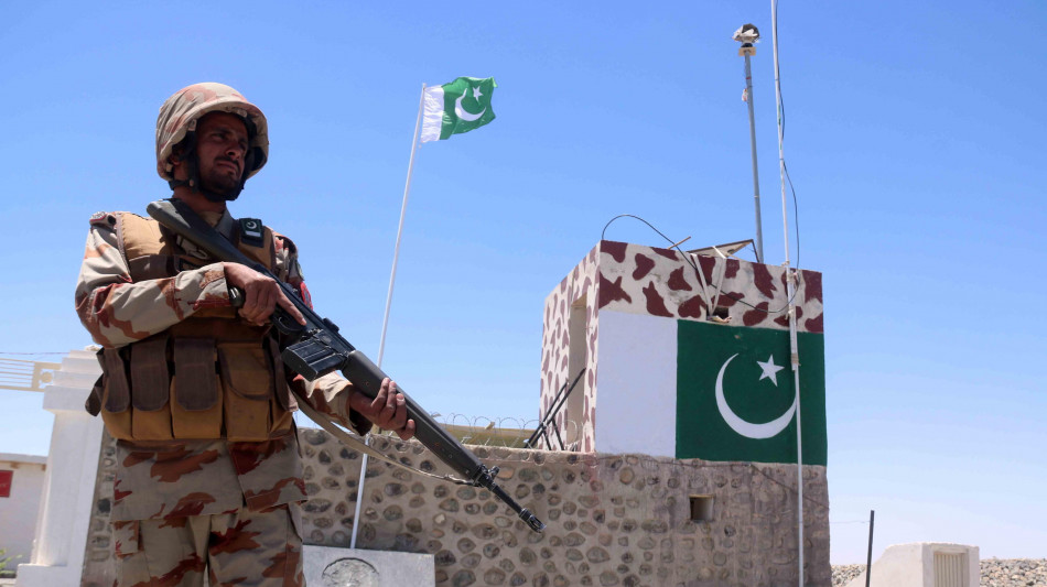 Pakistan, ribelli del Belucistan assaltano bus, almeno 9 morti