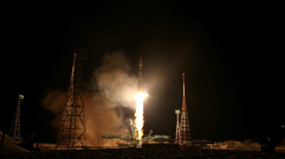 D&eacute;collage d'une fus&eacute;e Soyouz vers l'ISS avec trois Russes &agrave; bord