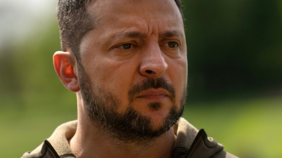 Selenskyj besucht Truppen in Ostukraine