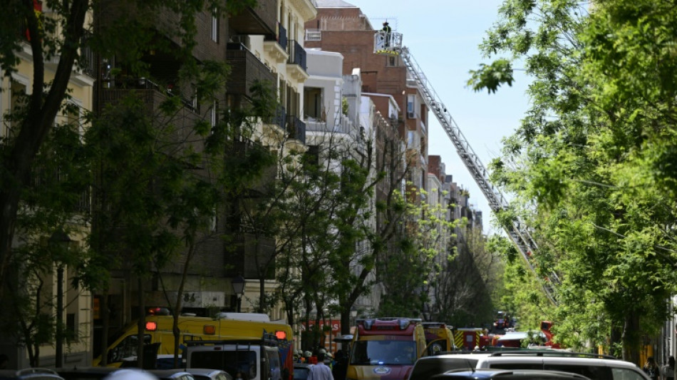 Dos desaparecidos y 17 heridos, uno grave, por una explosión en un edificio de Madrid