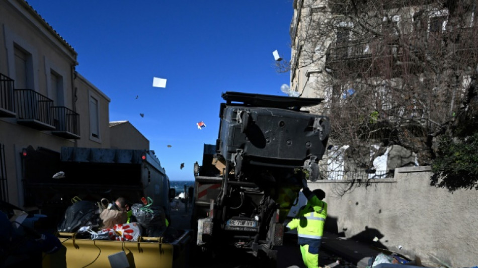 Fin de la gr&egrave;ve des &eacute;boueurs &agrave; Marseille, 2.000 tonnes de d&eacute;chets &agrave; ramasser