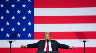 Trump insta seus generais a vigiar 'o inimigo interno' dos EUA