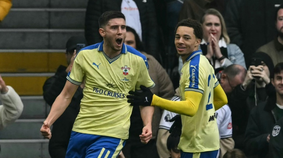 Southampton shock Fulham to reach FA Cup quarter-finals