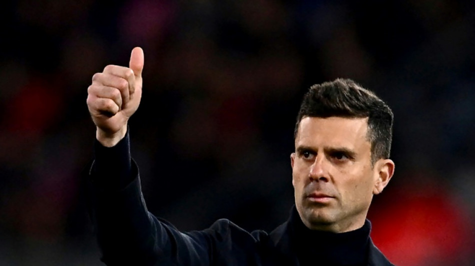 Milan goleia Cagliari e fica perto do vice no Italiano; Bologna sobe para 3&ordm;