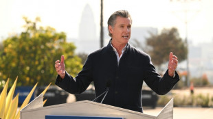 Governador da Calif&oacute;rnia prop&otilde;e reduzir benef&iacute;cios m&eacute;dicos para imigrantes sem documentos