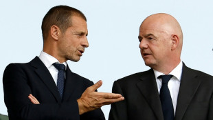 Uefa 'suspende' amea&ccedil;a de boicotar competi&ccedil;&otilde;es da Fifa para esta temporada