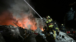 Ukraine: au moins dix morts dans des frappes russes nocturnes, un immeuble d&eacute;truit &agrave; Kharkiv