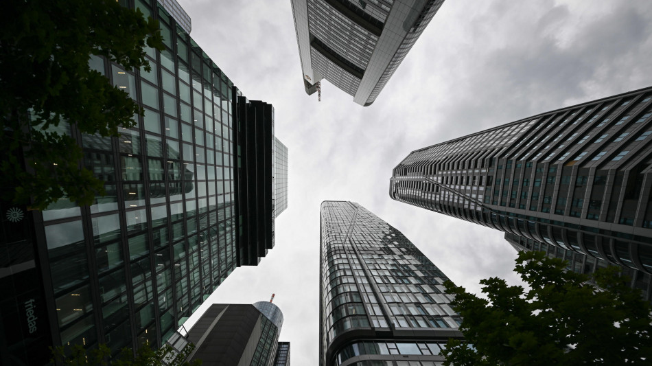 Borsa: Europa positiva in chiusura, Parigi +1,21%, Londra +0,34%