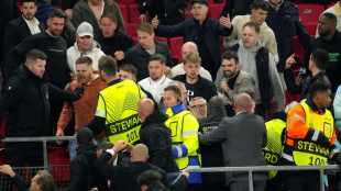 AZ Alkmaar veta entrada de 43 'ultras' em seu est&aacute;dio por agress&otilde;es em jogo contra West Ham