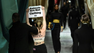 Fendi y Max Mara, en la mira de los activistas contra las pieles en la Semana de la Moda de Milán