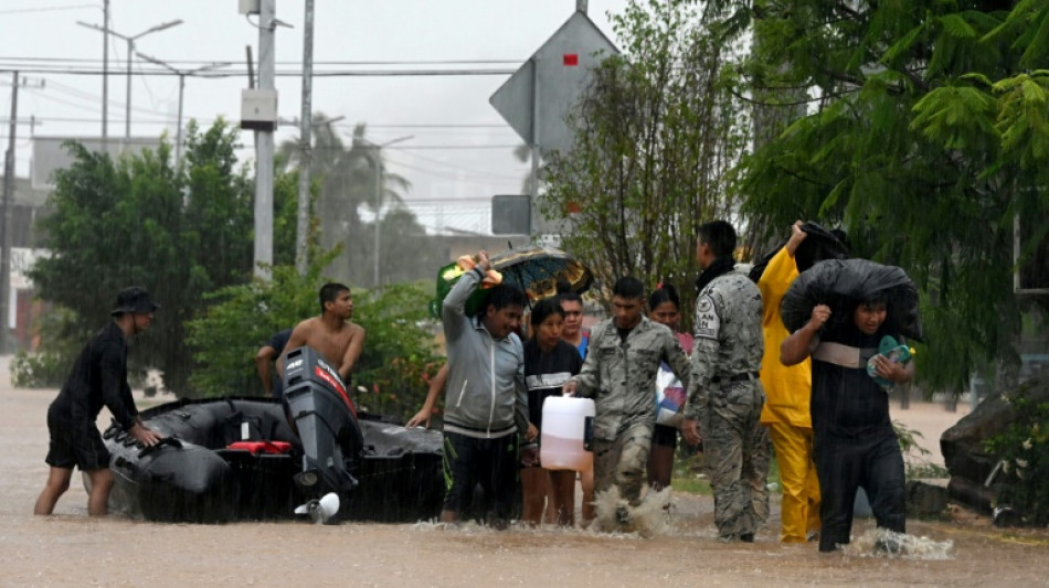 "Desesperados": hurac&aacute;n John revive pesadillas en la mexicana Acapulco