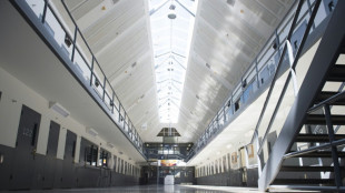 EEUU confina a presos de cárceles federales tras pelea y muerte de reclusos