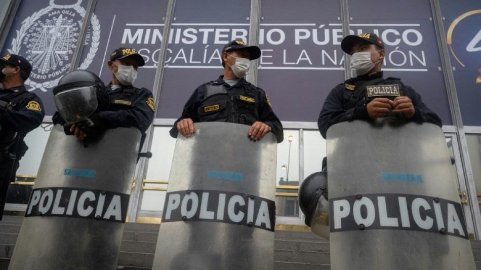 Presidente de Perú declara ante fiscalía por caso de supuesta corrupción