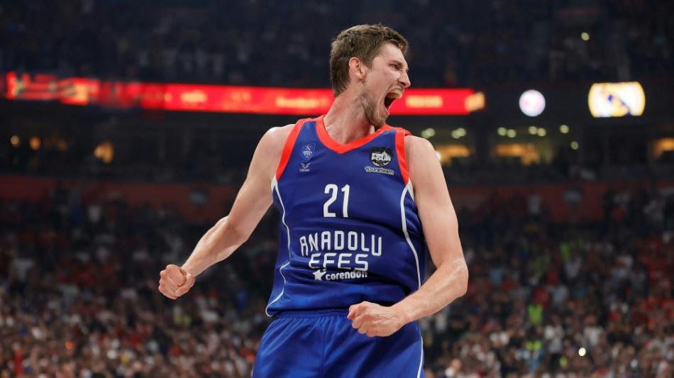 Plei&szlig; gewinnt mit Anadolu Istanbul erneut die EuroLeague