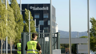 El banco español BBVA mejora en 10% su oferta para comprar a su rival Sabadell