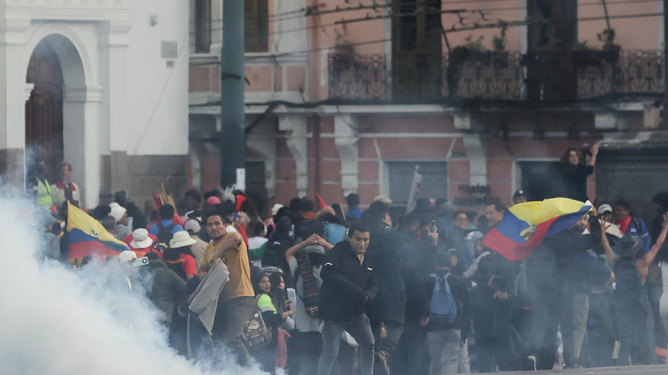 Ecuador, oltre 250 arresti nel primo giorno di coprifuoco anticrimine