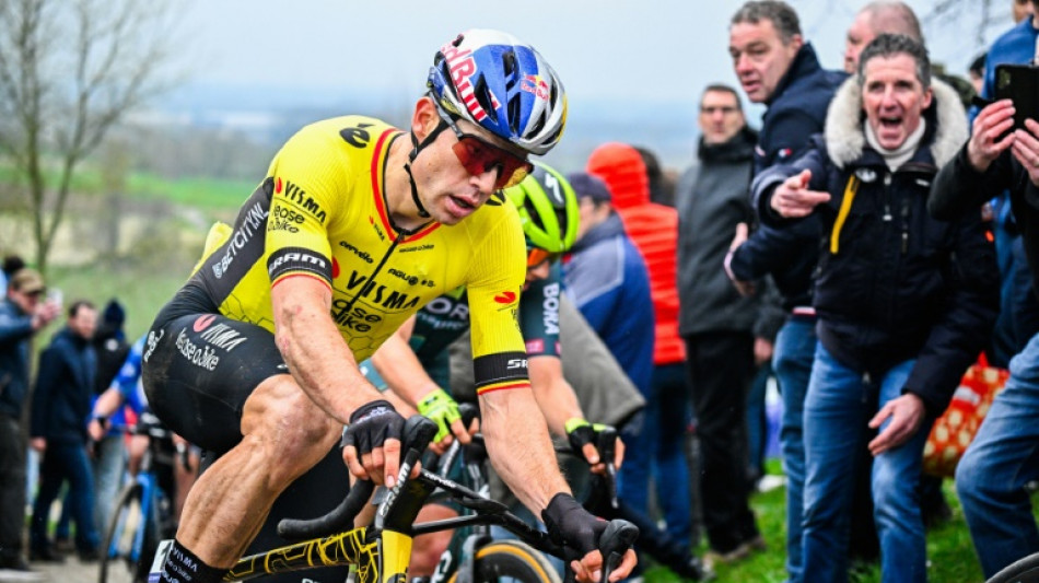 Van Aert breaks collarbone, ribs in Flanders fall 