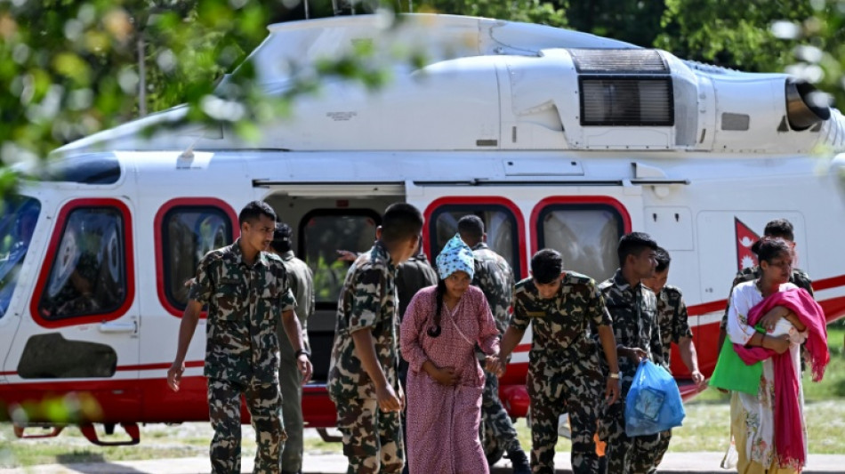 Nepal ordena a equipos de rescate ponerse a salvo por riesgo de nuevos deslaves