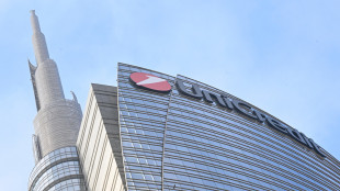 Fitch alza il rating di UniCredit ad A-